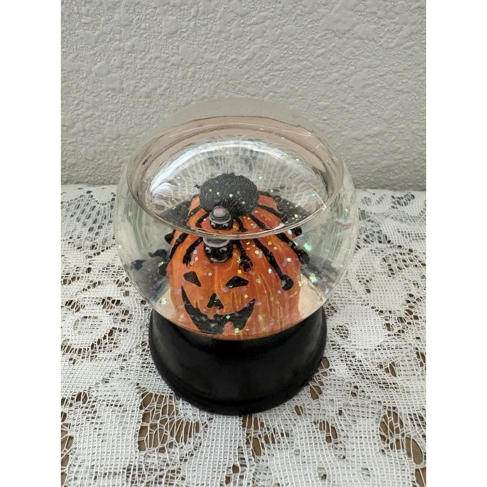 Vintage Halloween Jack-O'-Lantern Spider Water Globe